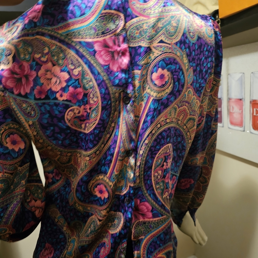 Vintage 80s silk multicolor long sleeve Blouse. - Picture 3 of 10